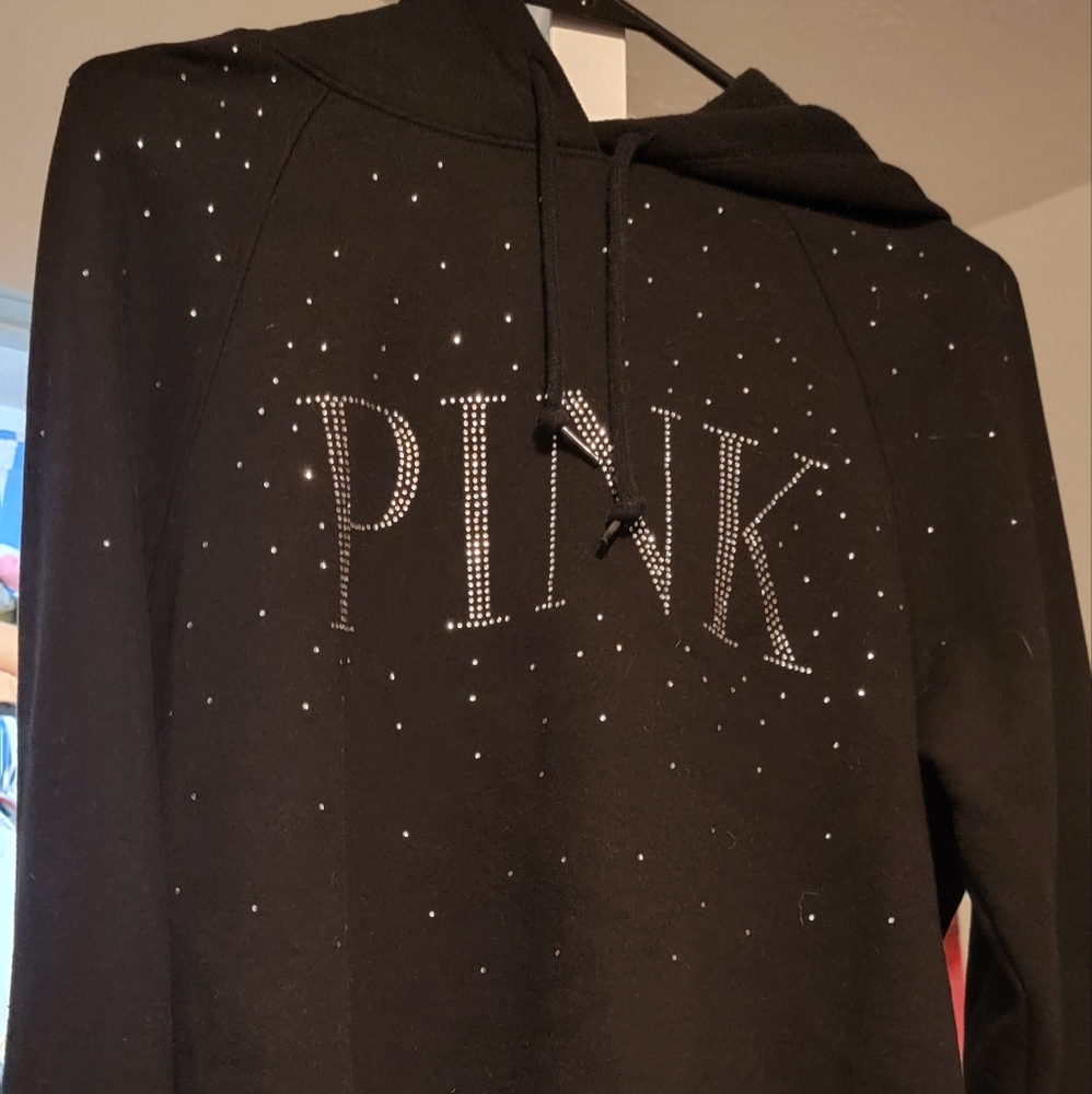 Med Crop VS Pink hoodie